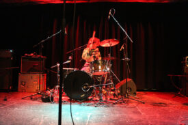 Das Schlagzeug auf der großen Bühne